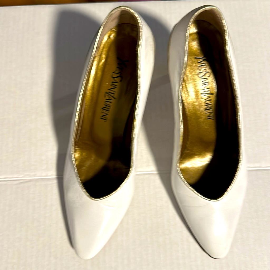 Yvessaintlaurent White/Gold Pumps